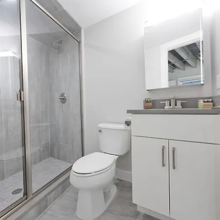 Two-bedroom On Washington Street Apt 403 *
