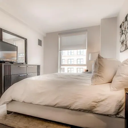 Bluebird Suites At Seaport Square *