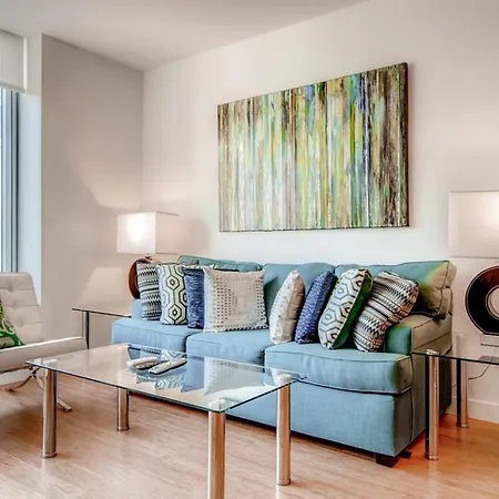 Bluebird Suites In Downtown Apartment