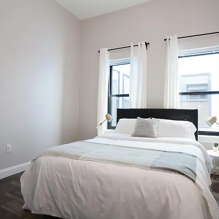 Apartment Four-bedroom On Hamilton Place Apt 507 *