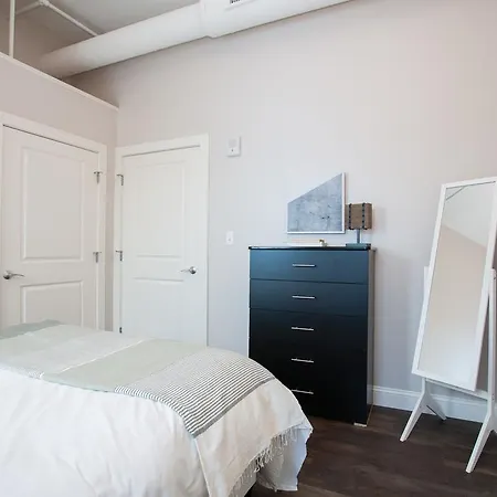 Four-bedroom On Hamilton Place Apt 507 *