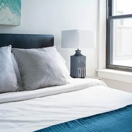 Four-bedroom On Hamilton Place Apt 507 Apartment *