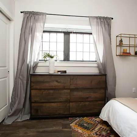 Apartment Two-bedroom On Hamilton Place Apt 401