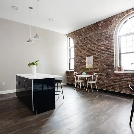 Apartment Three-bedroom On Hamilton Place Apt 508