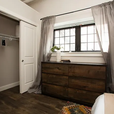 Two-bedroom On Hamilton Place Apt 401