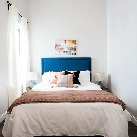 Three-bedroom On Hamilton Place Apt 508 Apartment *