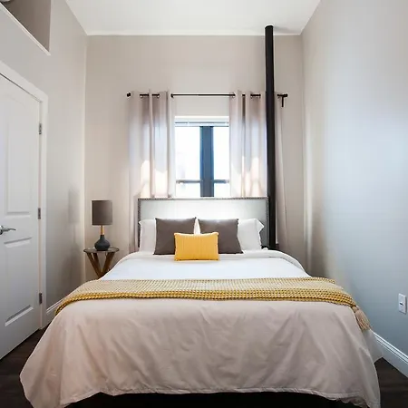 Three-bedroom On Hamilton Place Apt 508 *