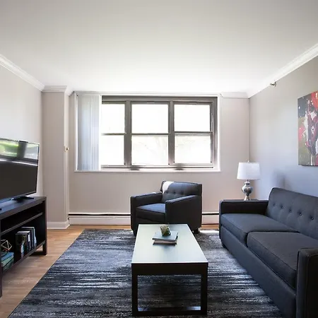 Two-bedroom On Columbia Road Apt 1d Apartment *