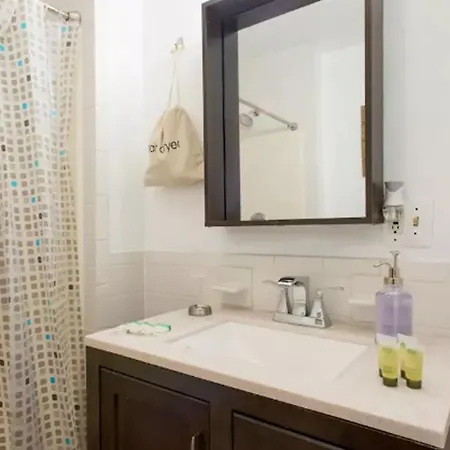 Fantastic 3 Bedroom With A Parking Spot By The Subway *