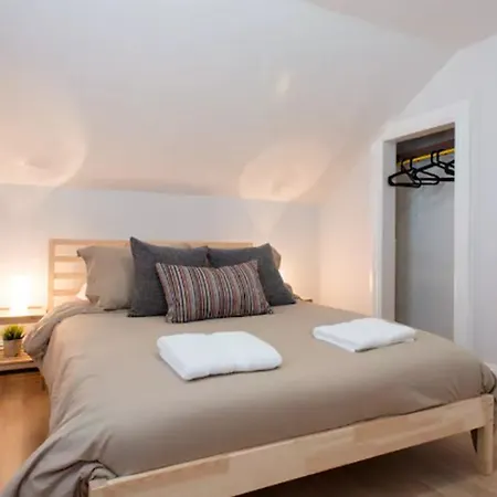 Apartment Fantastic 3 Bedroom With A Parking Spot By The Subway *