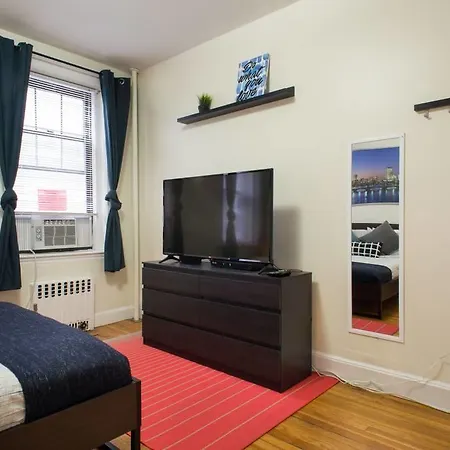 Family Close To Fenway Park With One Parking Spot - 8 Apartment Boston