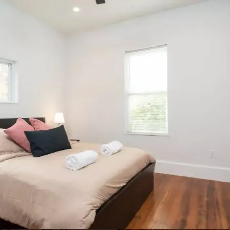 Luxurious 6br/3ba Near Fenway With Parking Apartment