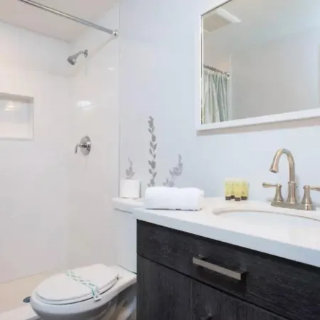 Luxurious 6br/3ba Near Fenway With Parking * Boston
