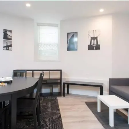 Luxurious 6br/3ba Near Fenway With Parking Apartment