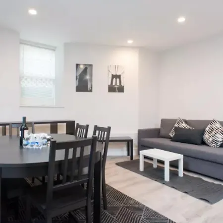 Luxurious 6br/3ba Near Fenway With Parking Boston