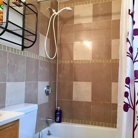 Apartment Affordable Studio With One Free Parking Spot *