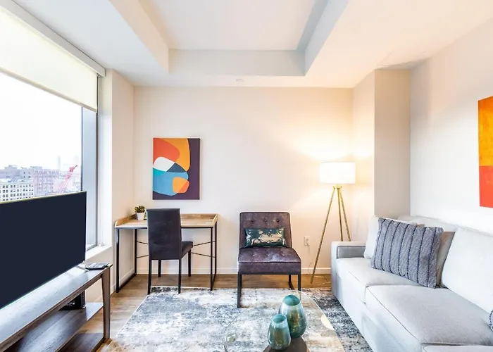 Modern Apt With City Views