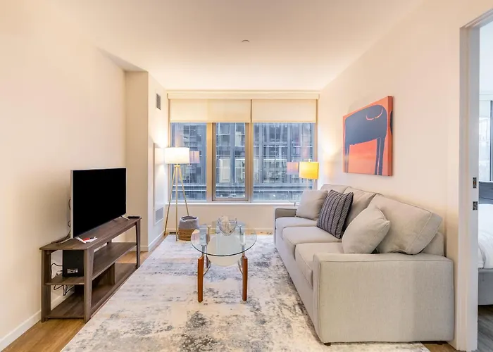 Modern Apt With Gym And Pool