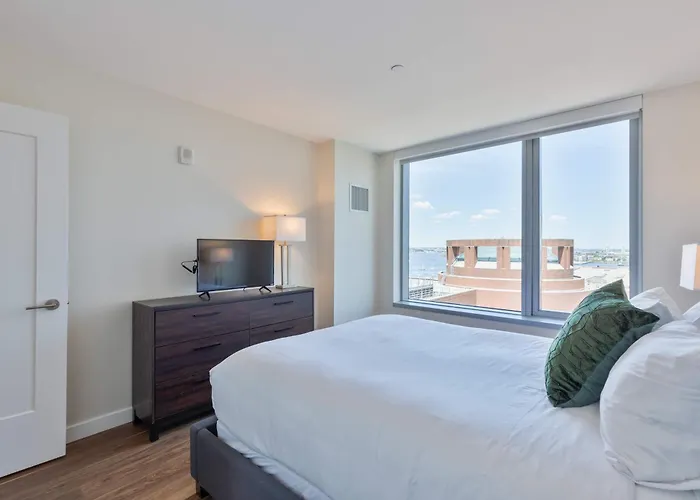 Luxury Apt Seaport With Gym And Pool