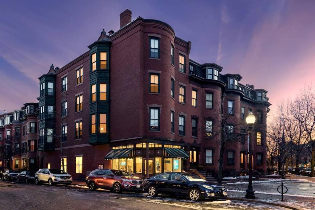 Charming In Brownstone, #44 3* Boston