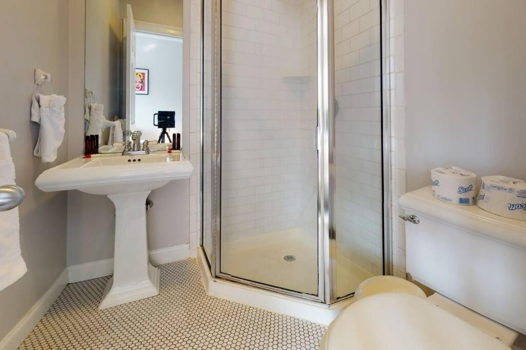 Cozy Downtown Studio, #45 Apartment *