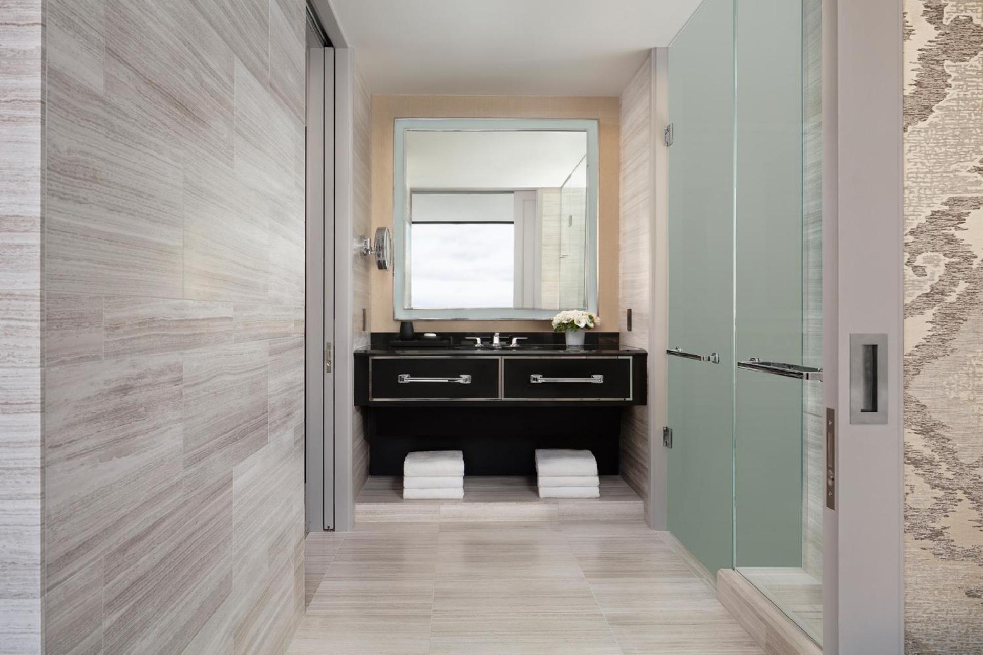 Four Seasons One Dalton Street, Hotel 5*