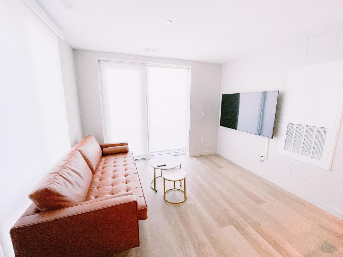 Homestay Luxury King Bed By Charles River Room#1 *