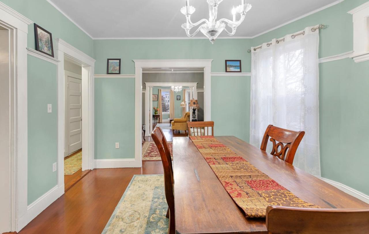 Apartment Bright & Spacious Apartment, Mins From Downtown Boston, Parking *