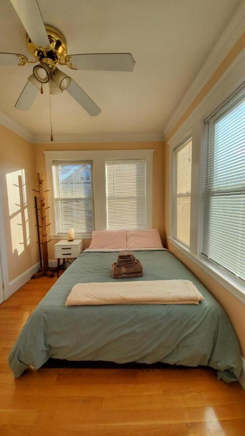Near Train Station Gorgeous 3-bedroom With Patios Appartement Boston