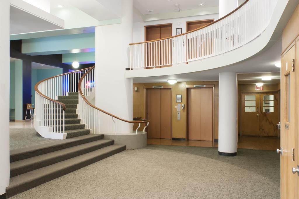 The Revolution Hotel 3*