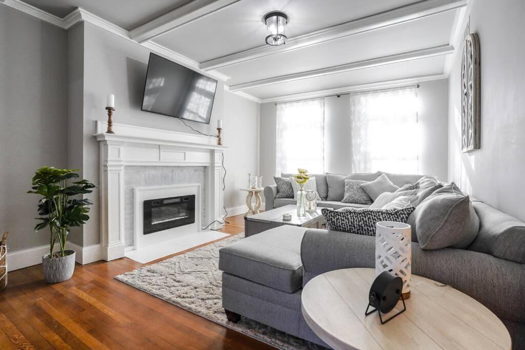 Private In Shared In Brookline Apartment *