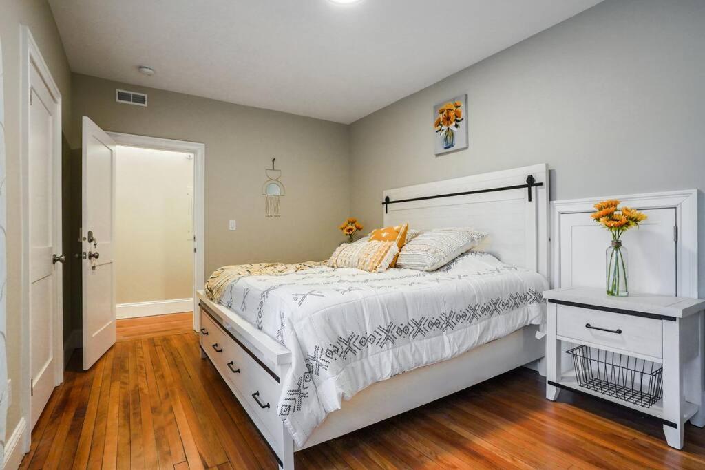 Private In Shared In Brookline Apartment *