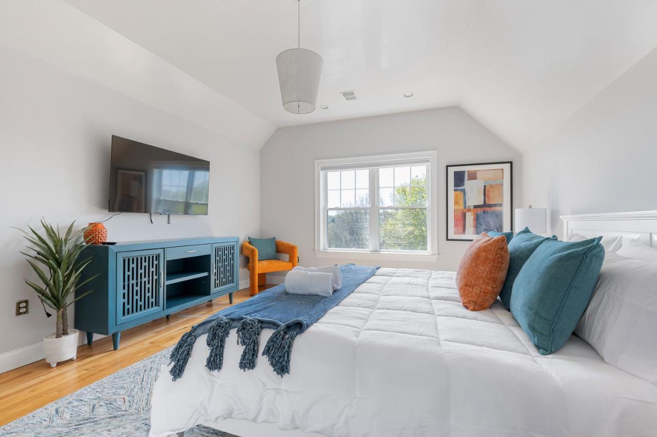 Amazing Family-friendly And Group-friendly #thebackdorch Boston