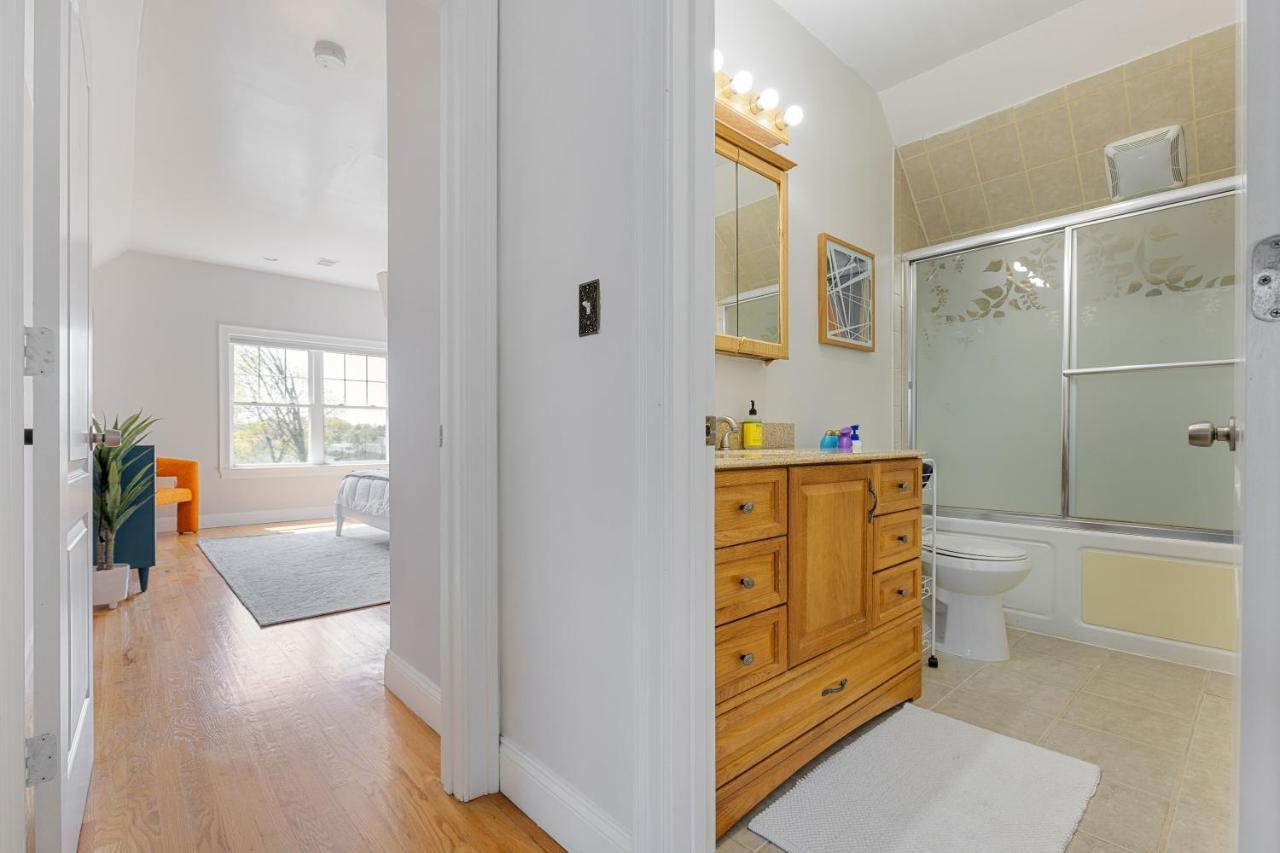 Amazing Family-friendly And Group-friendly #thebackdorch * Boston