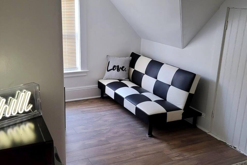 Cozy 2 Bedroom Private Apartment Boston