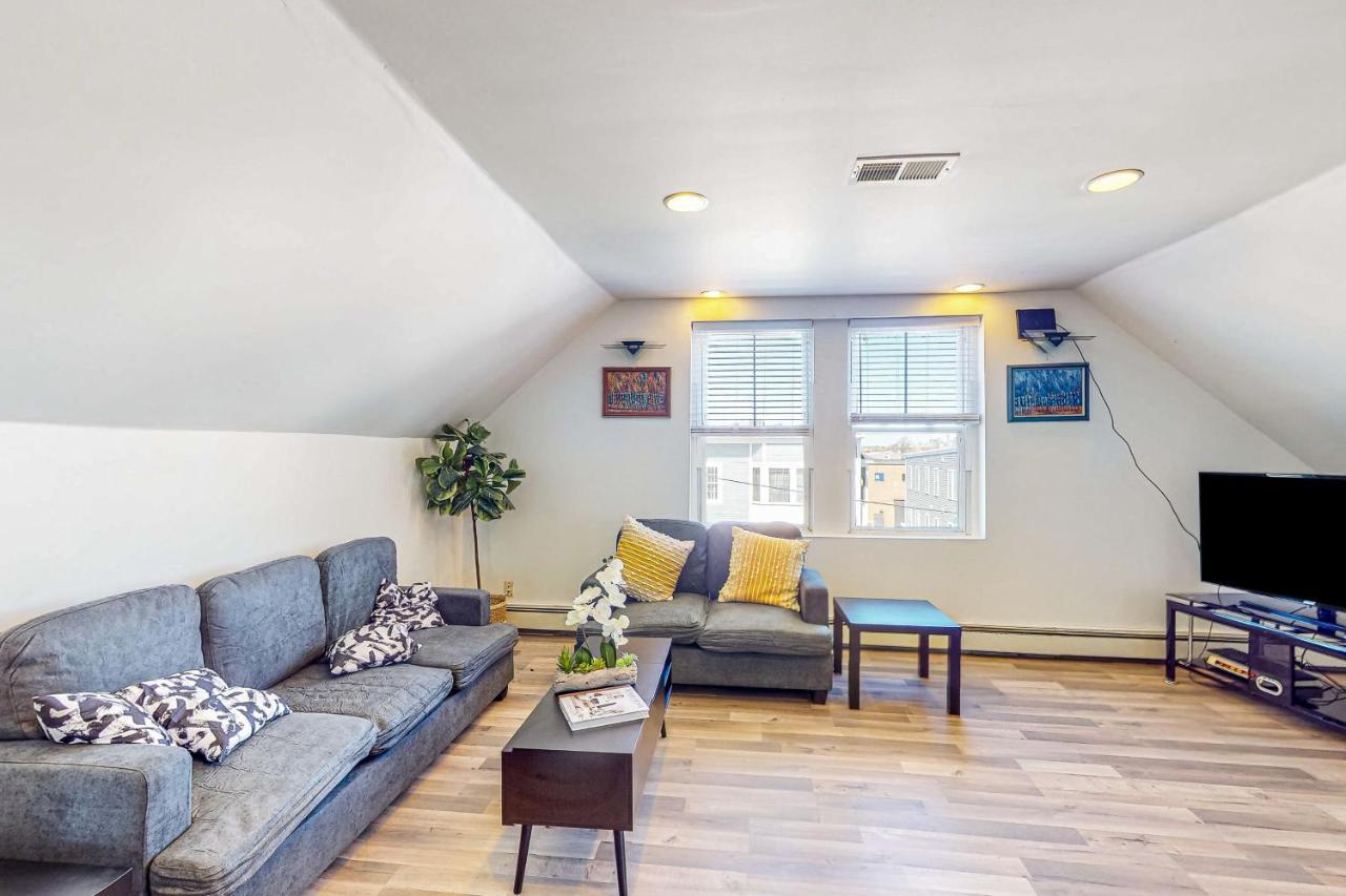 3Br Victorian Getaway With Loft, Near The Bay Boston