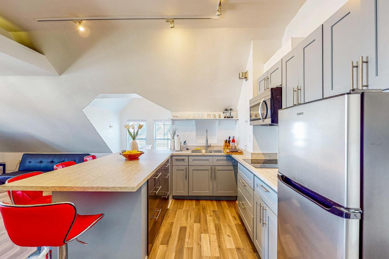 3Br Victorian Getaway With Loft, Near The Bay *