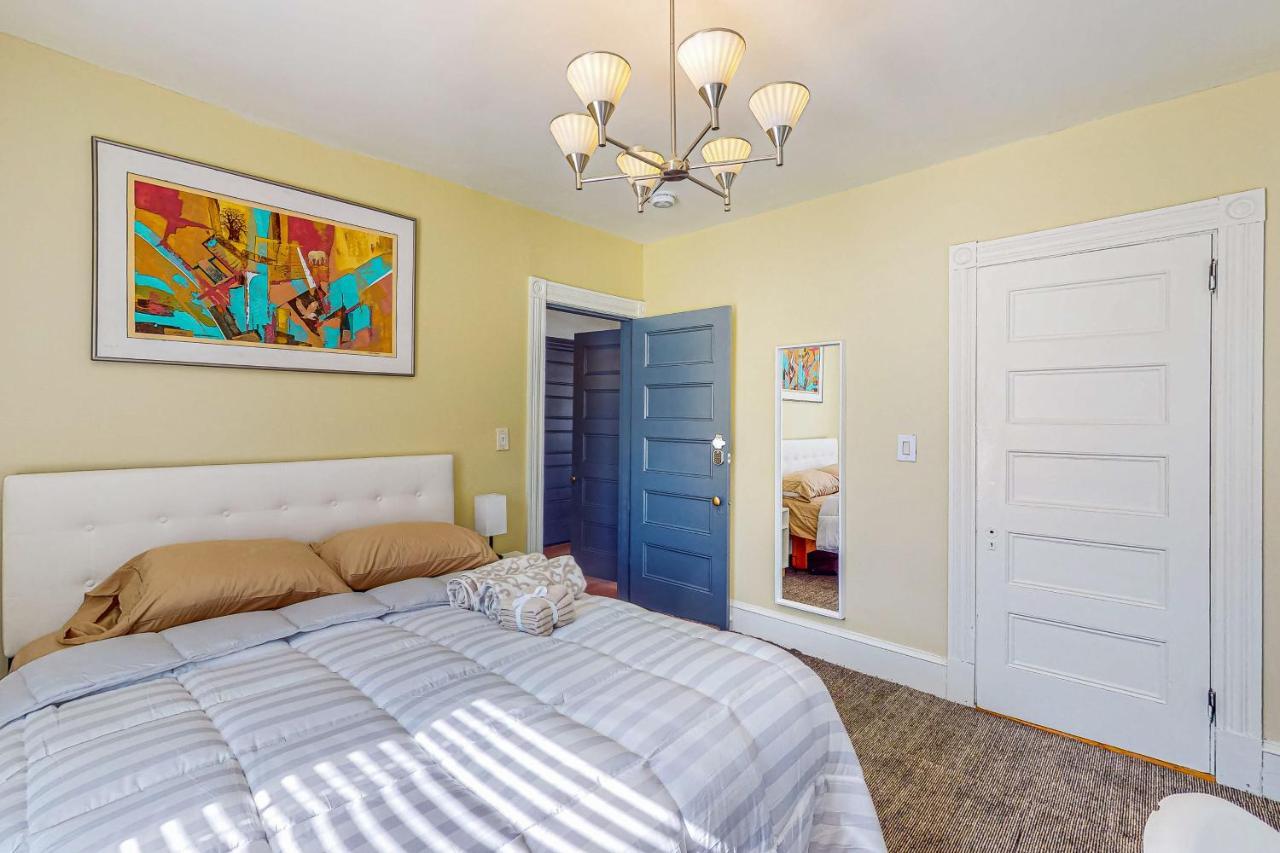 Holiday home 3Br Victorian Getaway With Loft, Near The Bay