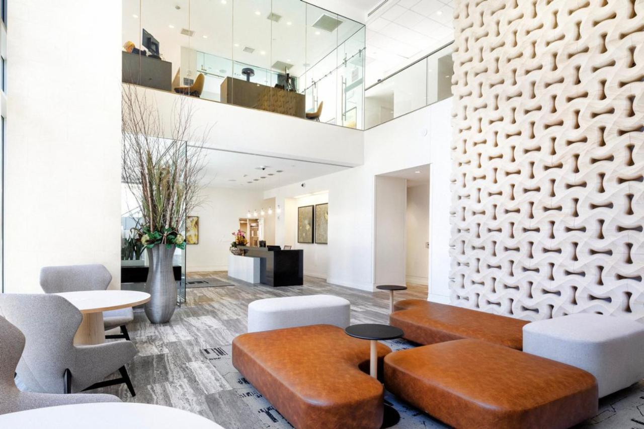 Back Bay W Gym Wd Nr Restaurants Bos-867 * Boston