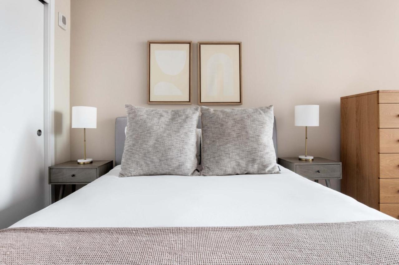 Back Bay W Gym Wd Nr Restaurants Bos-867