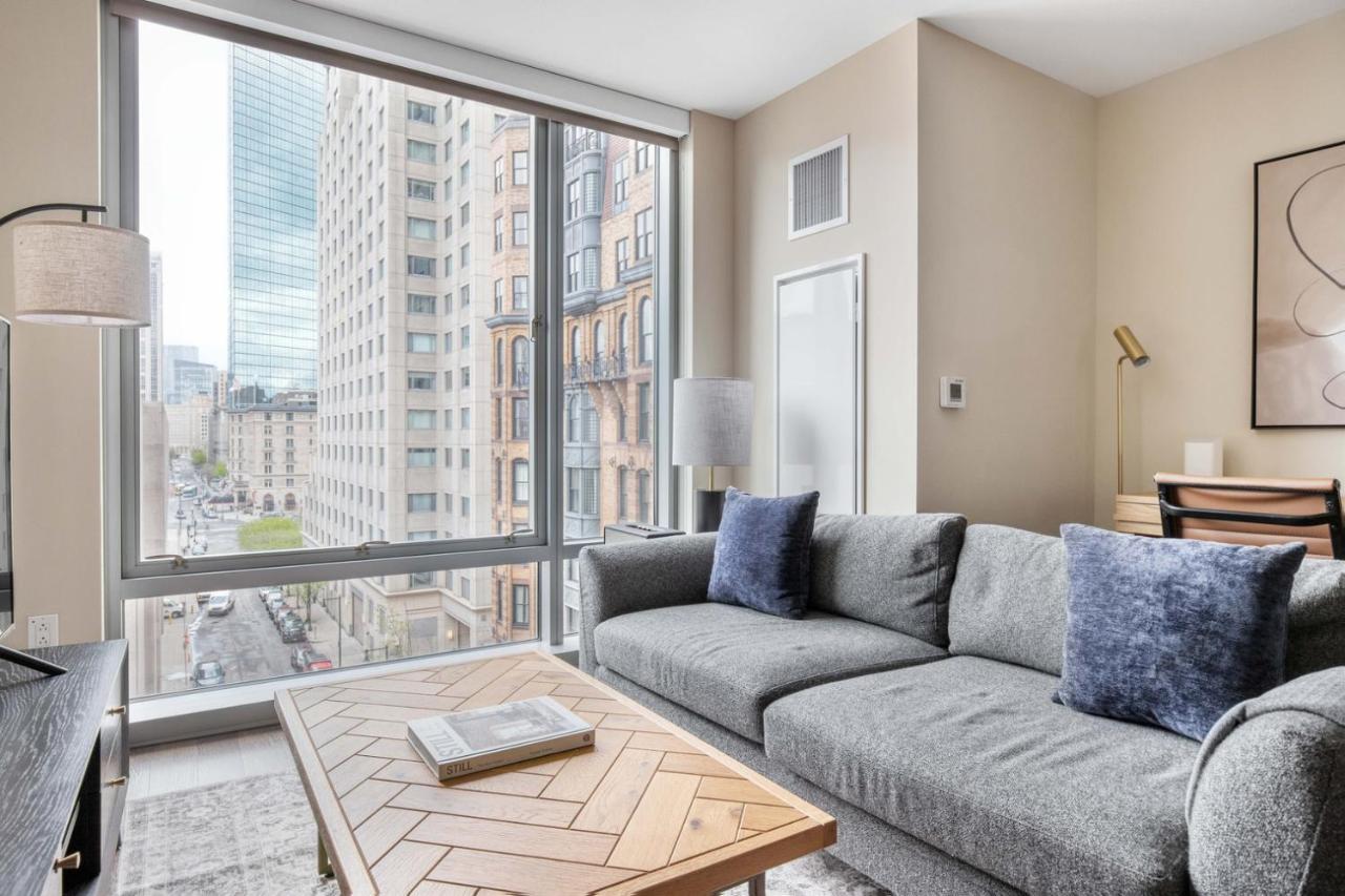 Back Bay W Gym Wd Nr Restaurants Bos-867 *