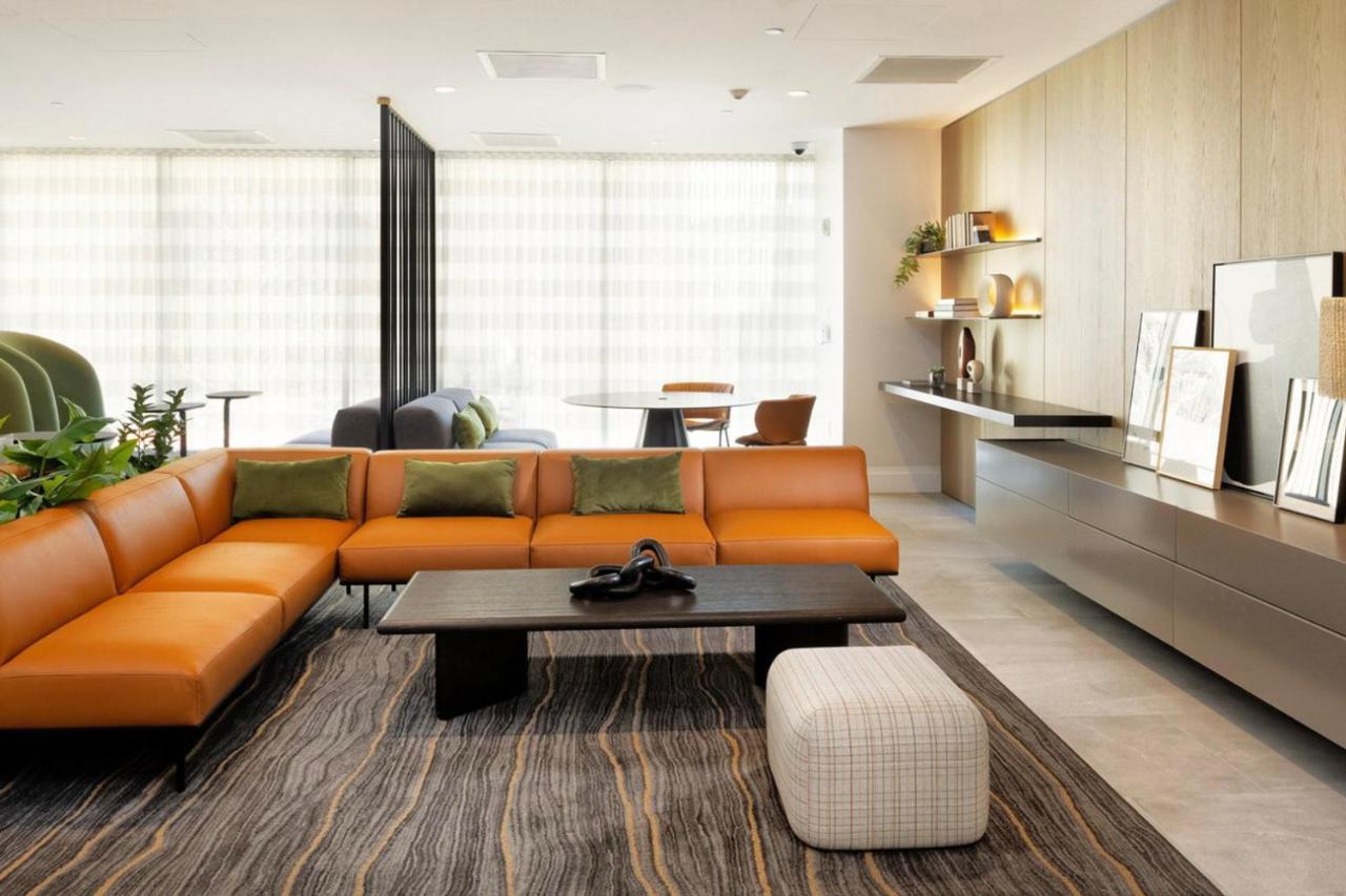 Back Bay W Gym Wd Nr Restaurants Bos-867 Boston