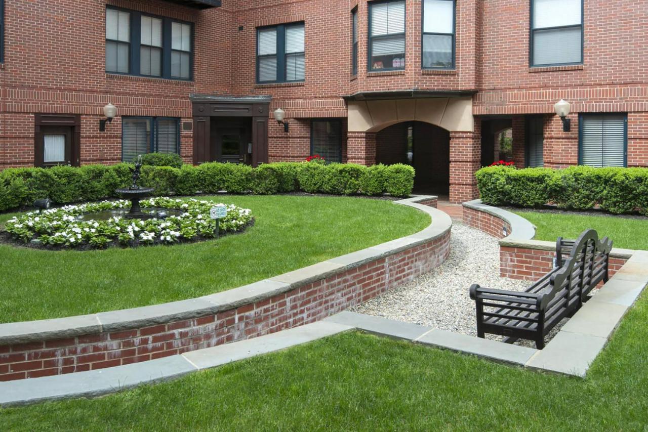 Back Bay 2br W Courtyard Gym Nr Restaurants Bos-895