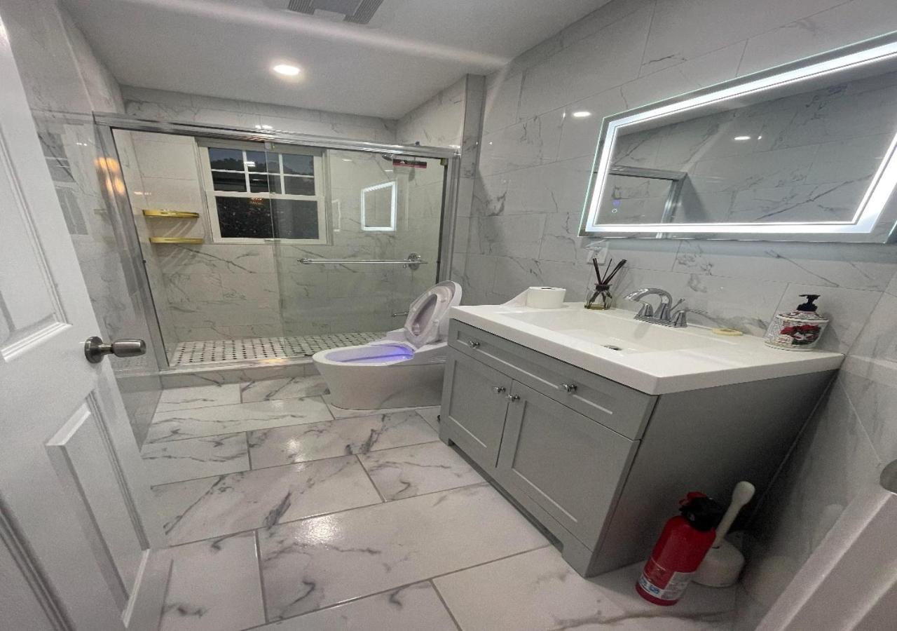 Beautiful Victorian House, Great Views, Free Parking * Boston