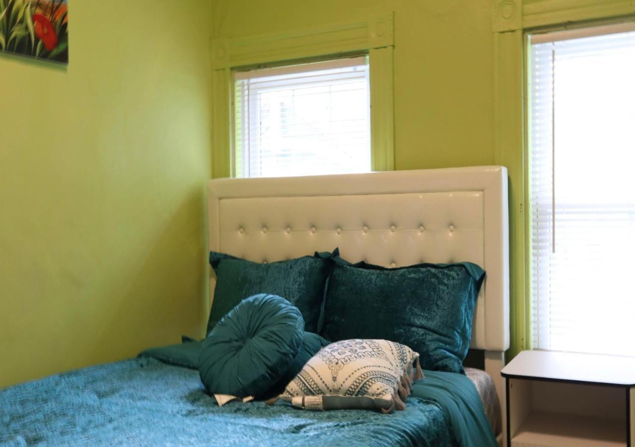 Beautiful Victorian House, Great Views, Free Parking * Boston