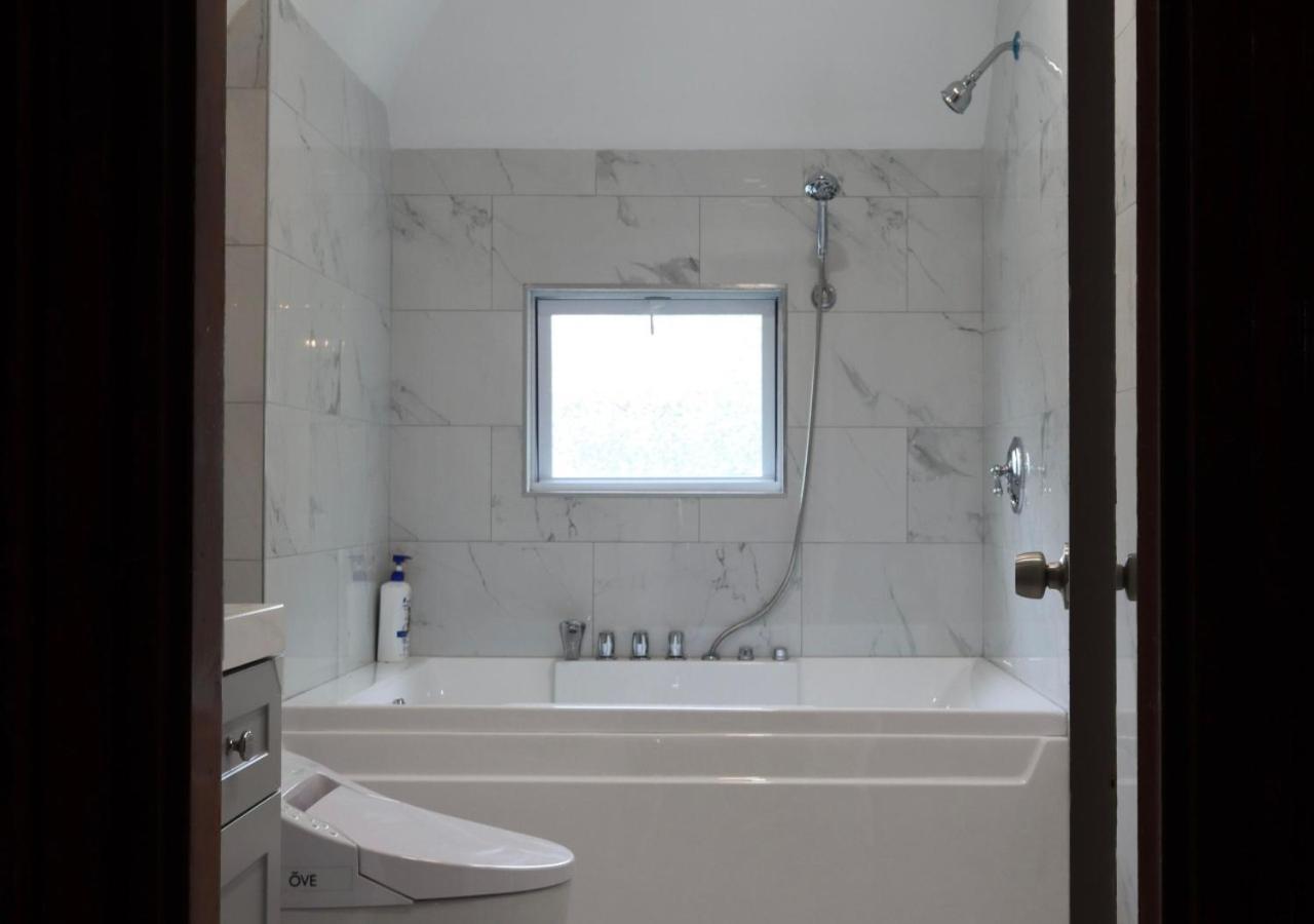 Beautiful Victorian House, Great Views, Free Parking * Boston