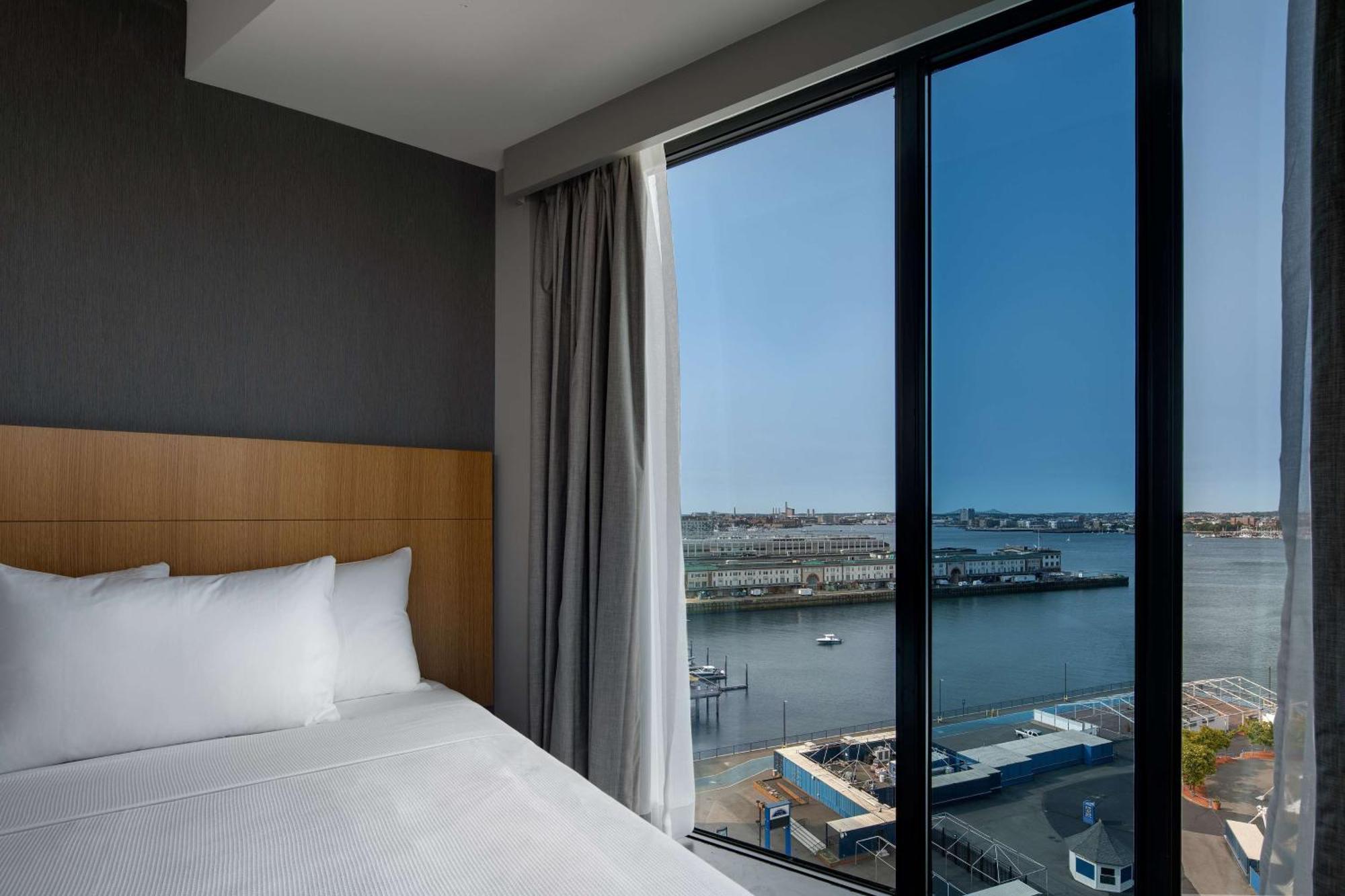 Hyatt Place Boston/seaport District Hotel