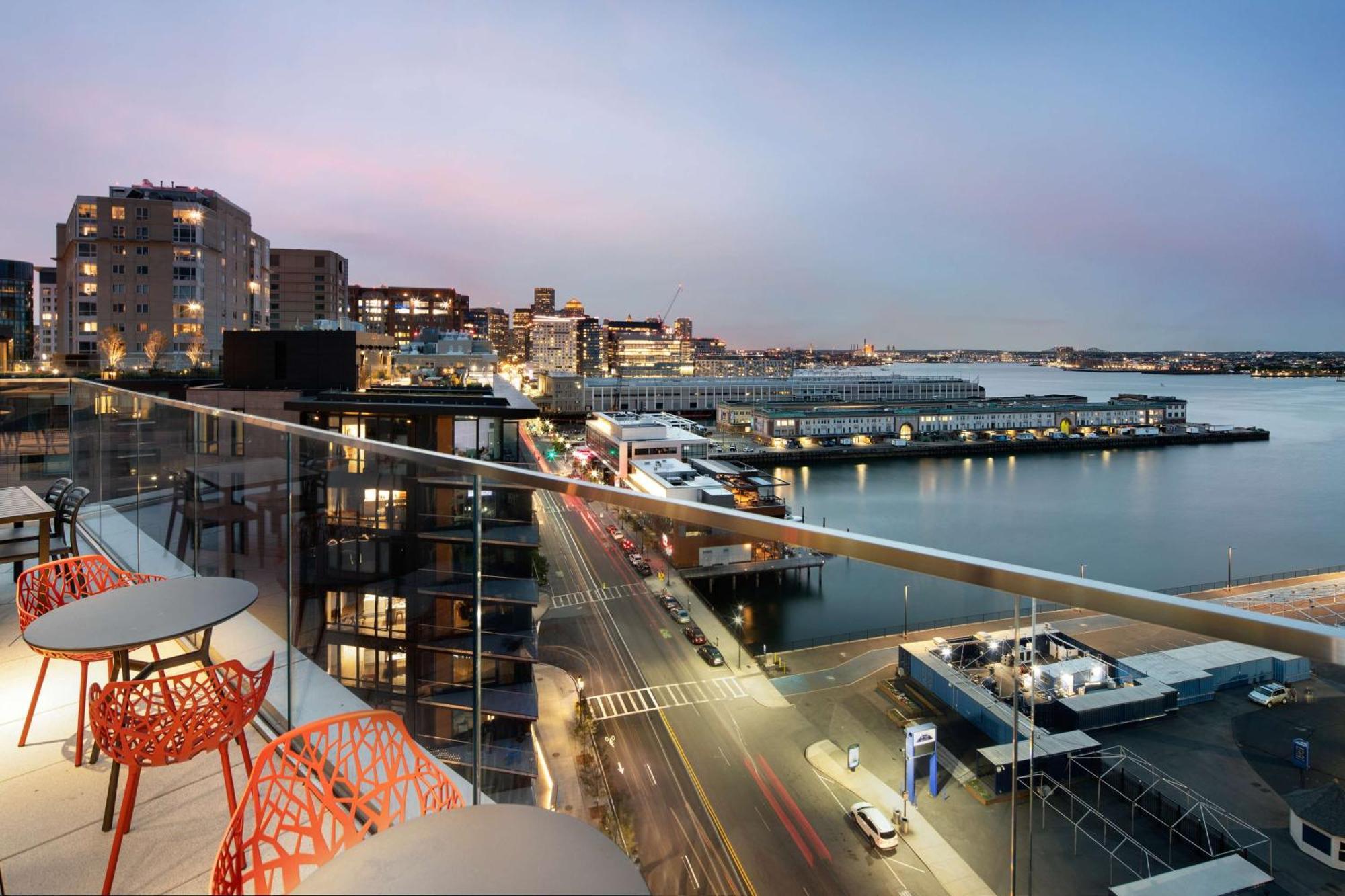 Hyatt Place Boston/seaport District 3* Boston