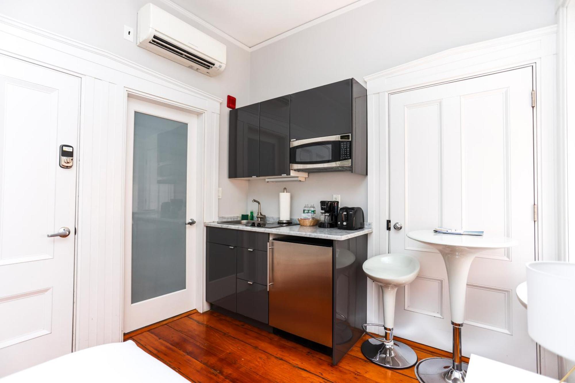 Charming & Stylish On Beacon Hill #12 3*