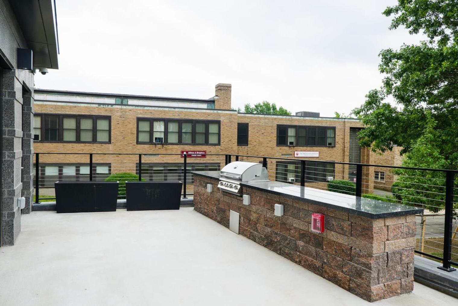 Brighton 2br W Gym Nr Line Dining Bos-982 Apartment Boston